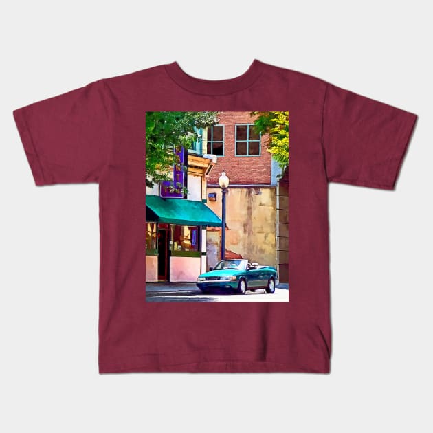 Roanoke Va - On Salem Avenue Kids T-Shirt by SusanSavad